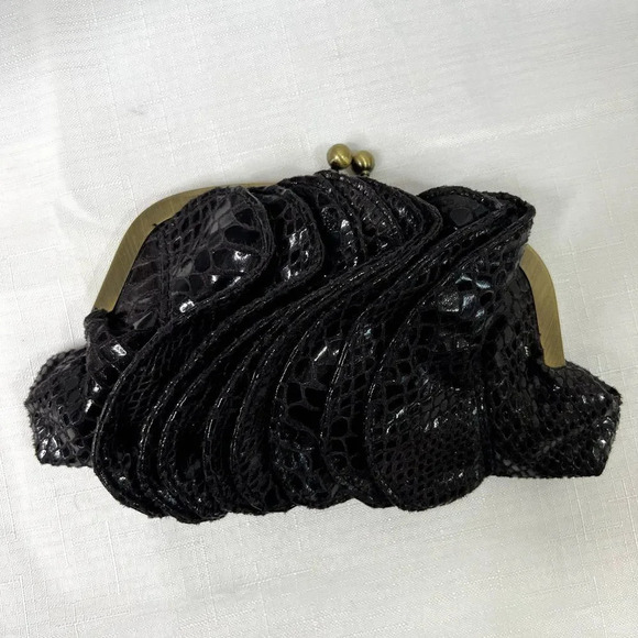 Avon Small Black Ruffle Clutch with Kiss Lock - Picture 4 of 12